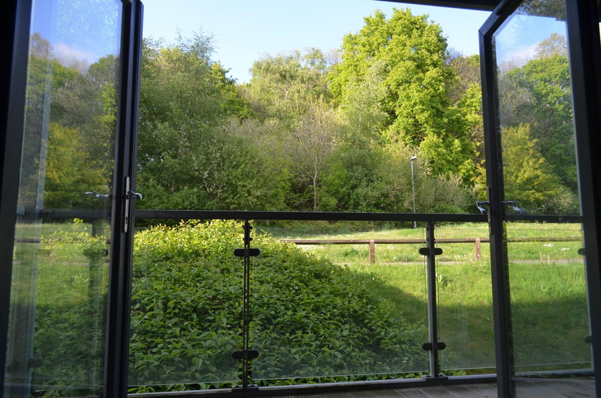 Brentwood Town Retreat - Large 2 Bedroom Apartment Exterior photo