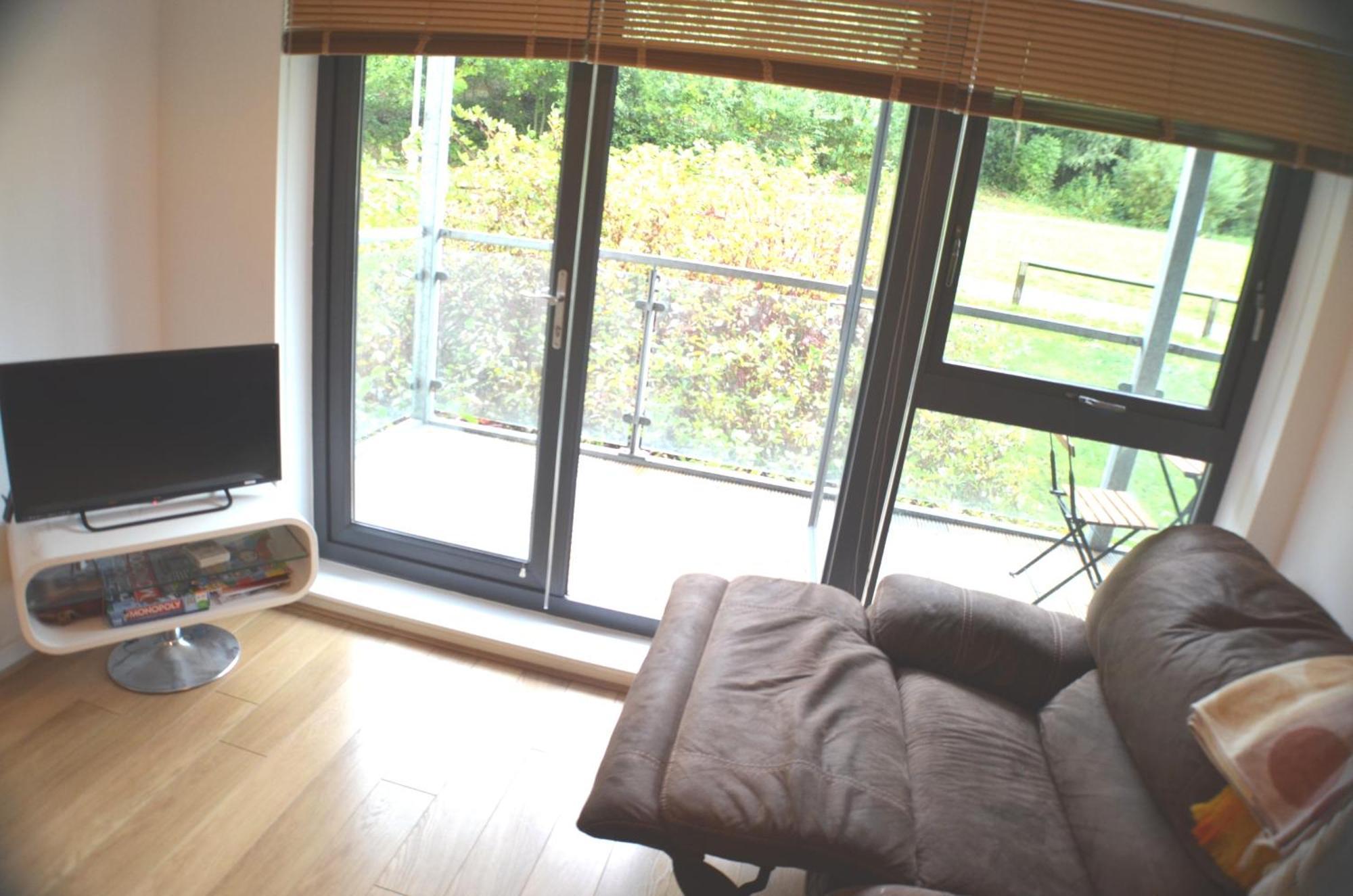 Brentwood Town Retreat - Large 2 Bedroom Apartment Exterior photo